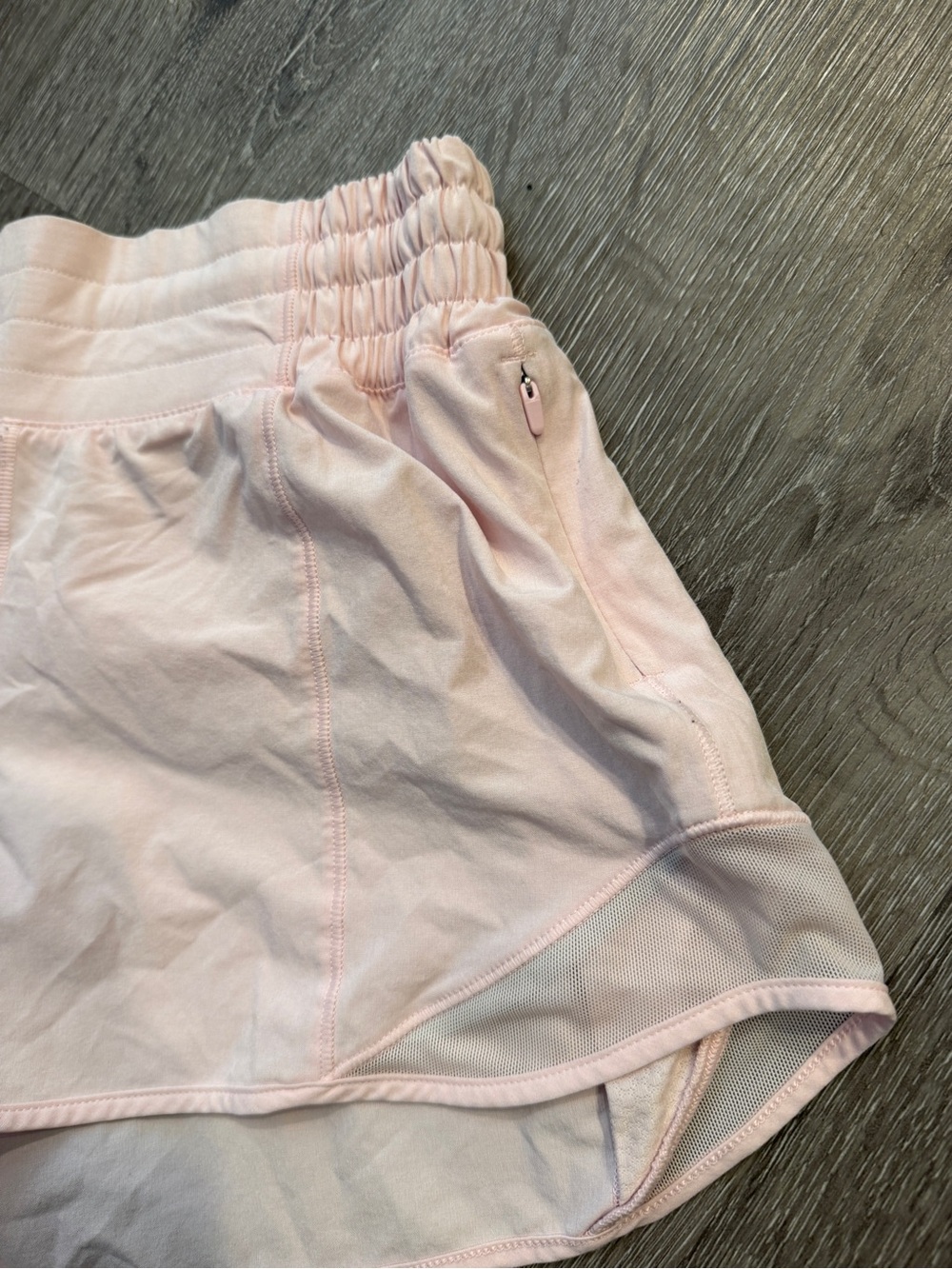 2.5” lululemon athletica Women’s hotty hot Pink Running Shorts - Picture 7 of 10